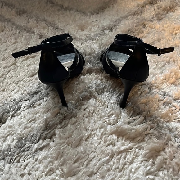 Apt 9 Scrappy Leather Stiletto Heels size 6 - Picture 4 of 4
